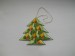 Hotový stromeček můžete podlepit čtvrtkou a vznikne hezká vánoční jmenovka na dárky